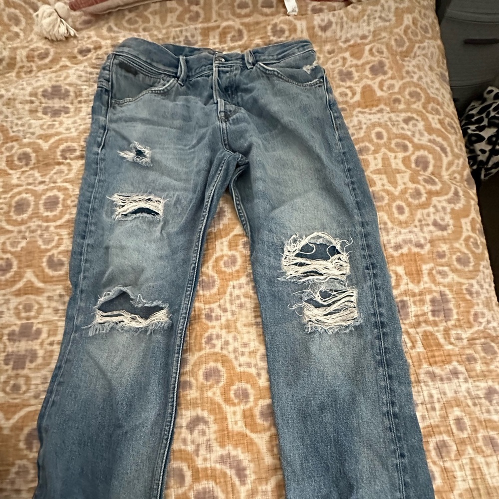 EUC Men’s ripped jeans size 34/32